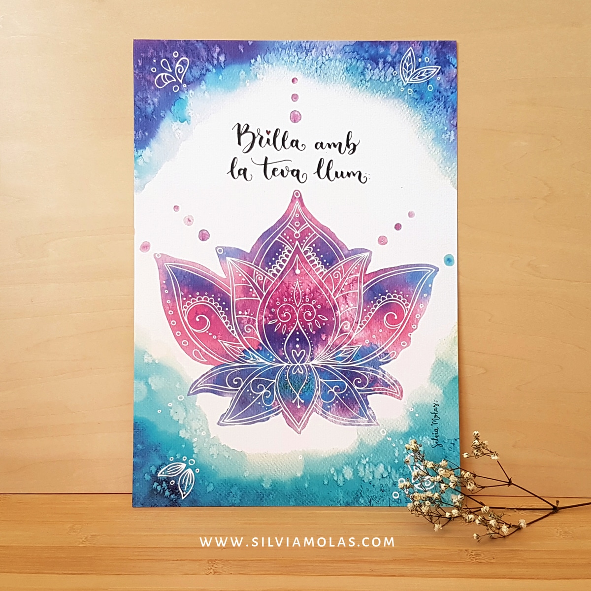 Aquesta làmina és una reproducció d’obra original amb aquarel·la i tinta, creada amb molt d’amor, amb regal de sobre personalitzat amb el nom (opcional).